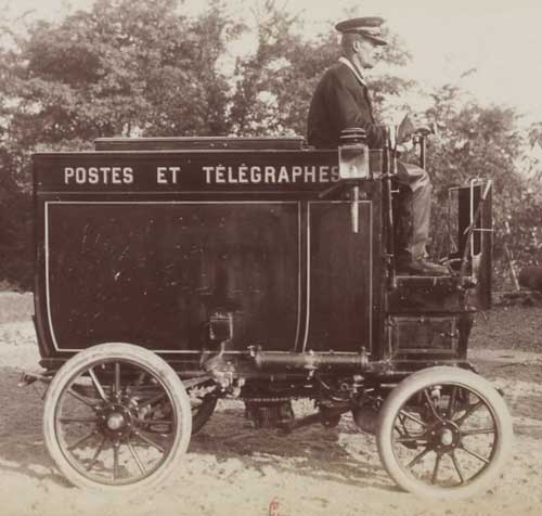 Picture of the wagon used in Van Gogh's time to transport mail in France